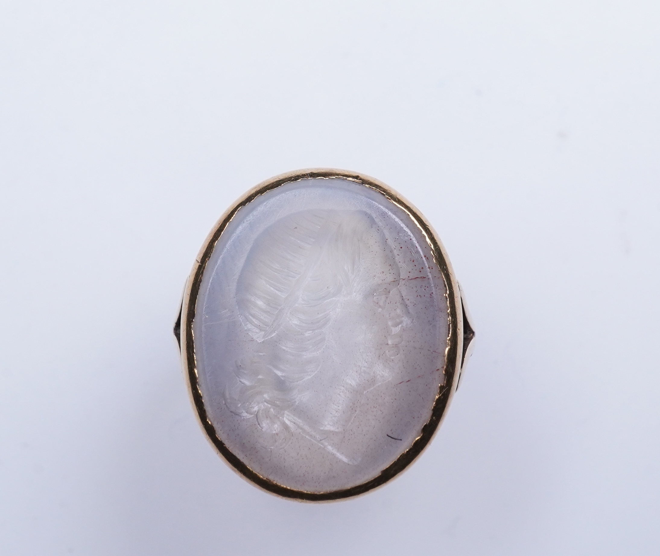 A chalcedony intaglio ring, early 19th century